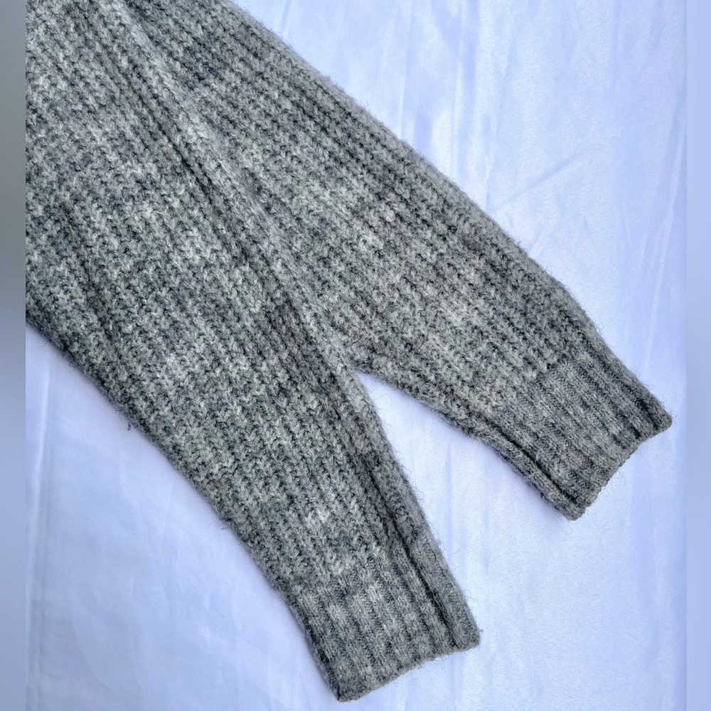 H&M | Ribbed Knit Zip Sweater - Picture 11 of 16
